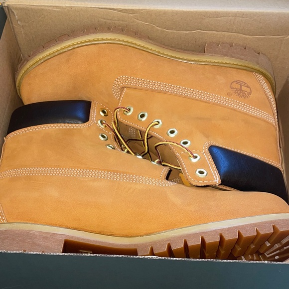 New Timberland Men's Wheat Nubuck Boots Size 10.5 - Picture 2 of 8